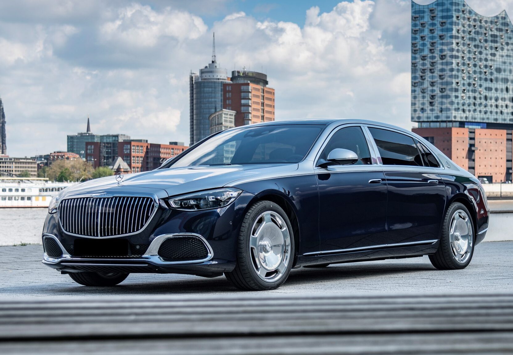 black Mercedes 2022 S580 with red interior